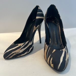 Giuseppe Zanotti Tiger Print Round Toe Pump